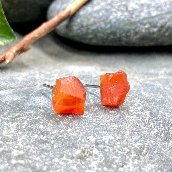 🆕 Raw Carnelian Crystal Stud Gemstone Earrings - Picture 3 of 3